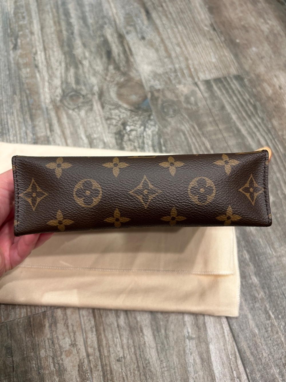 🖤 Louis Vuitton Monogram Toiletry 19 Pouch - Picture 7 of 9